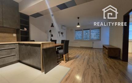 Na prenájom 2i byt v Šamoríne s balkónom a parkovacím státím