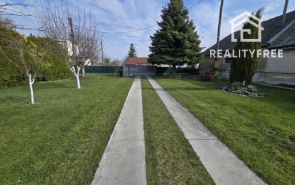 Na predaj: Rodinný dom na pozemku 1803 m², obec Baka