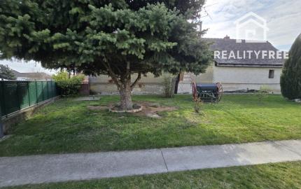 Na predaj: Rodinný dom na pozemku 1803 m², obec Baka