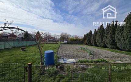 Na predaj: Rodinný dom na pozemku 1803 m², obec Baka