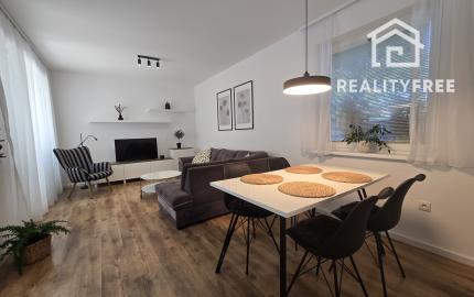 Na prenájom: Slnečný 3i kompletne zariadený byt 65 m2 s terasou, záhradkou a parkovaním – Jelka