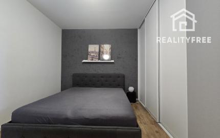 Na prenájom: Slnečný 3i kompletne zariadený byt 65 m2 s terasou, záhradkou a parkovaním – Jelka