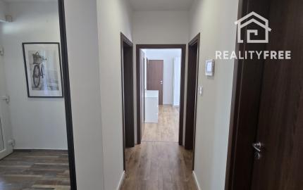 Na prenájom: Slnečný 3i kompletne zariadený byt 65 m2 s terasou, záhradkou a parkovaním – Jelka