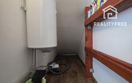 Na prenájom: Slnečný 3i kompletne zariadený byt 65 m2 s terasou, záhradkou a parkovaním – Jelka