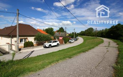 Na predaj: 3,5 izbový rodinný dom s prístavbou a garážou na pozemku o rozlohe 761 m², obec Dobrohošť