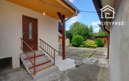 Na predaj: 3,5 izbový rodinný dom s prístavbou a garážou na pozemku o rozlohe 761 m², obec Dobrohošť