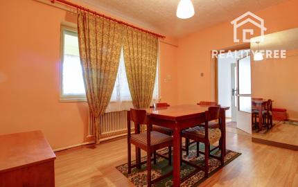 Na predaj: 3,5 izbový rodinný dom s prístavbou a garážou na pozemku o rozlohe 761 m², obec Dobrohošť