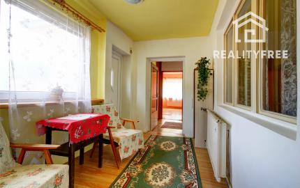 Na predaj: 3,5 izbový rodinný dom s prístavbou a garážou na pozemku o rozlohe 761 m², obec Dobrohošť