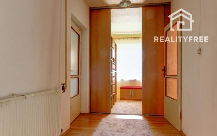 Na predaj: 3,5 izbový rodinný dom s prístavbou a garážou na pozemku o rozlohe 761 m², obec Dobrohošť