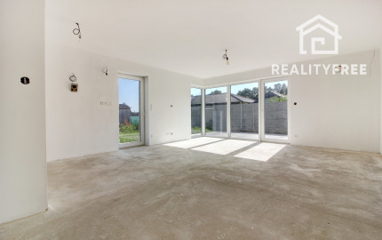 Na predaj 4i RD s pozemkom 723 m² v Malej Pake.