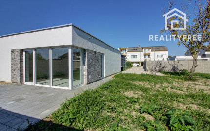 Na predaj 4i RD s pozemkom 723 m² v Malej Pake.