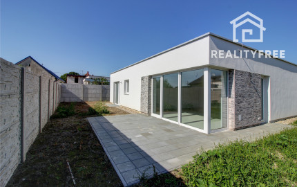 Na predaj 4i RD s pozemkom 723 m² v Malej Pake.