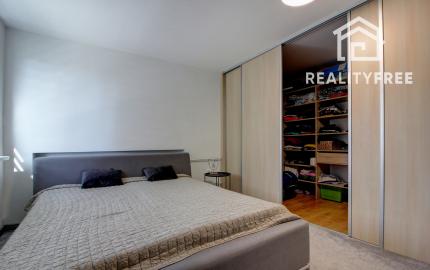 Na predaj priestranný 5-izbový rodinný dom s na 802 m² pozemku v pokojnej obci Macov