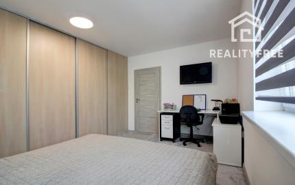 Na predaj priestranný 5-izbový rodinný dom s na 802 m² pozemku v pokojnej obci Macov