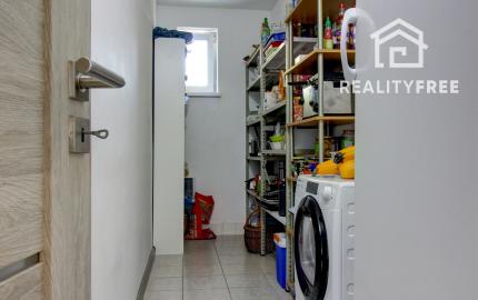 Na predaj priestranný 5-izbový rodinný dom s na 802 m² pozemku v pokojnej obci Macov