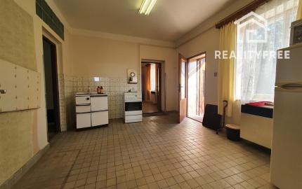 Na predaj: 4 izbový rodinný dom na pozemku o rozlohe 1543 m², obec Horný Bar