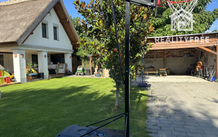 Vidiecka romantická vila na 840 m², 25 min. od Petržalky