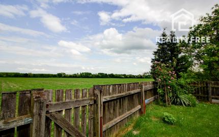 Na predaj 7-izbový rodinný dom so 4 garážami na 1449 m² pozemku v kúpeľnom mestečku Lipót v Maďarsku