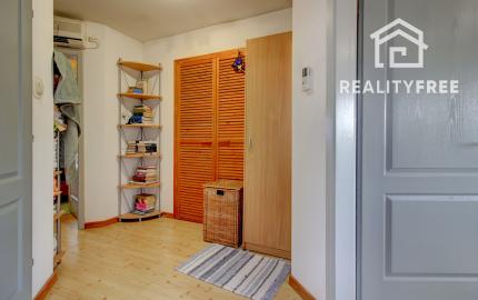 Na predaj 7-izbový rodinný dom so 4 garážami na 1449 m² pozemku v kúpeľnom mestečku Lipót v Maďarsku