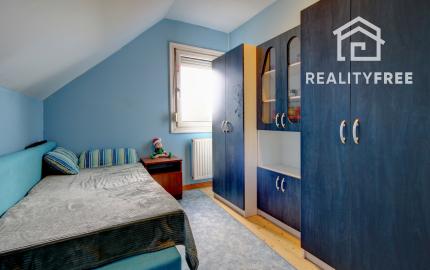 Na predaj 7-izbový rodinný dom so 4 garážami na 1449 m² pozemku v kúpeľnom mestečku Lipót v Maďarsku