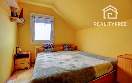 Na predaj 7-izbový rodinný dom so 4 garážami na 1449 m² pozemku v kúpeľnom mestečku Lipót v Maďarsku