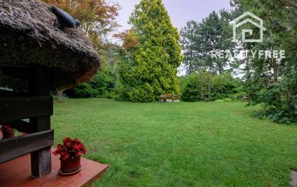 Na predaj chata s vlastným jazerom na 1208 m² pozemku v Trstenej na Ostrove