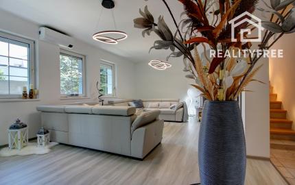 REZERVOVANÝ - Predaj 6i RD 310m2 s garážou, zimnou záhradou-Dunajská Lužná