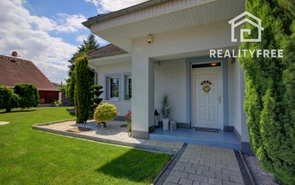 REZERVOVANÝ - Predaj 6i RD 310m2 s garážou, zimnou záhradou-Dunajská Lužná