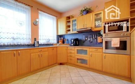 REZERVOVANÝ - Predaj 6i RD 310m2 s garážou, zimnou záhradou-Dunajská Lužná