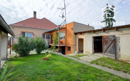 Na predaj: 4i RD, pozemok 1719 m², obec Vojka nad Dunajom