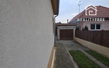 Na predaj: 3,5 izbový rodinný dom s prístavbou a garážou na pozemku o rozlohe 761 m², obec Dobrohošť