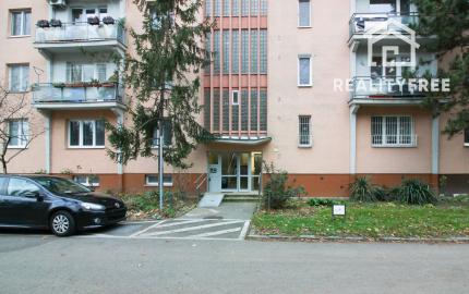 REZERVOVANÉ - 1,5-i byt - kompletná rekonštrukcia BA Ružinov-Haburská ul.