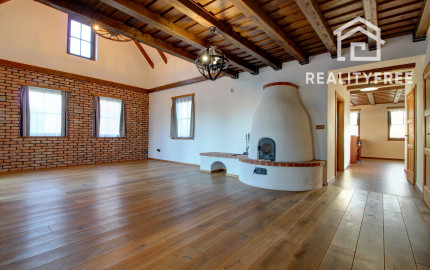 Vidiecka romantická vila na 840 m², 25 min. od Petržalky