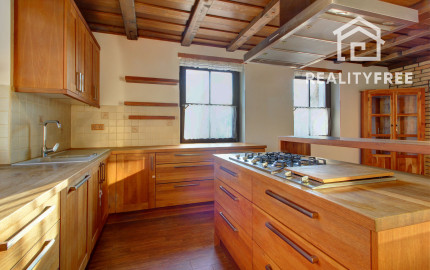 Vidiecka romantická vila na 840 m², 25 min. od Petržalky