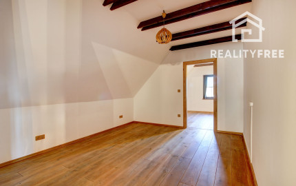 Vidiecka romantická vila na 840 m², 25 min. od Petržalky