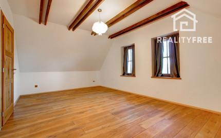 Vidiecka romantická vila na 840 m², 25 min. od Petržalky