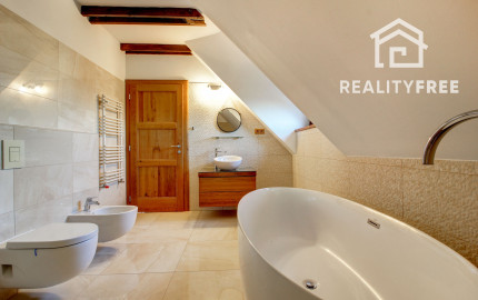 Vidiecka romantická vila na 840 m², 25 min. od Petržalky