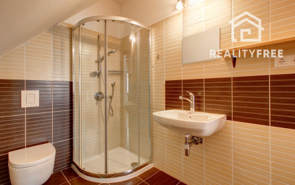 Vidiecka romantická vila na 840 m², 25 min. od Petržalky