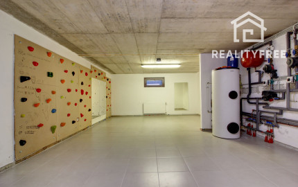 Vidiecka romantická vila na 840 m², 25 min. od Petržalky