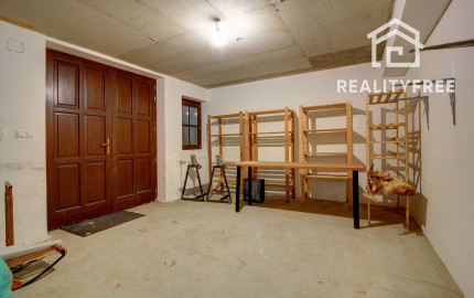 Vidiecka romantická vila na 840 m², 25 min. od Petržalky