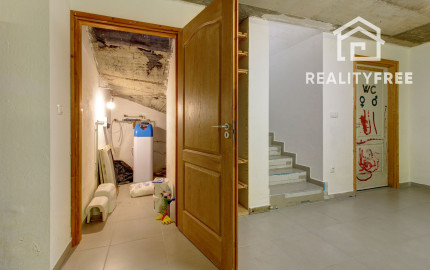 Vidiecka romantická vila na 840 m², 25 min. od Petržalky
