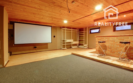 Vidiecka romantická vila na 840 m², 25 min. od Petržalky