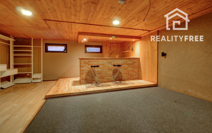 Vidiecka romantická vila na 840 m², 25 min. od Petržalky