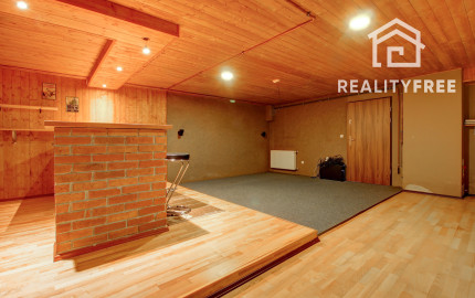 Vidiecka romantická vila na 840 m², 25 min. od Petržalky