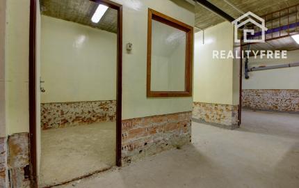 Na predaj: Komerčná budova, Báč