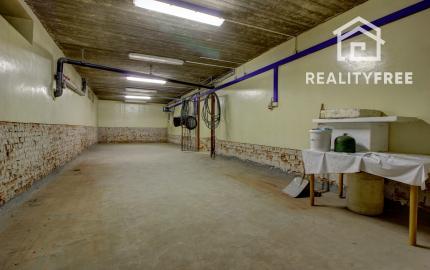 Na predaj: Komerčná budova, Báč