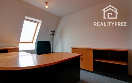 Na predaj: Komerčná budova, Báč