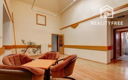 Na predaj: Komerčná budova, Báč