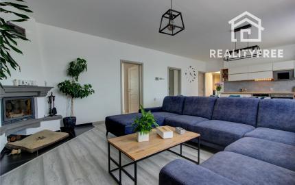 Priestranný 5-izbový RD s na 802 m² pozemku v pokojnej obci Macov