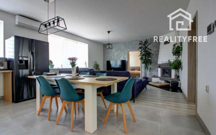 Priestranný 5-izbový RD s na 802 m² pozemku v pokojnej obci Macov